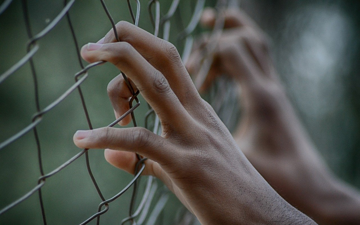 Mujer en El Salvador es condenada a 30 años de prisión por 'aborto involuntario'