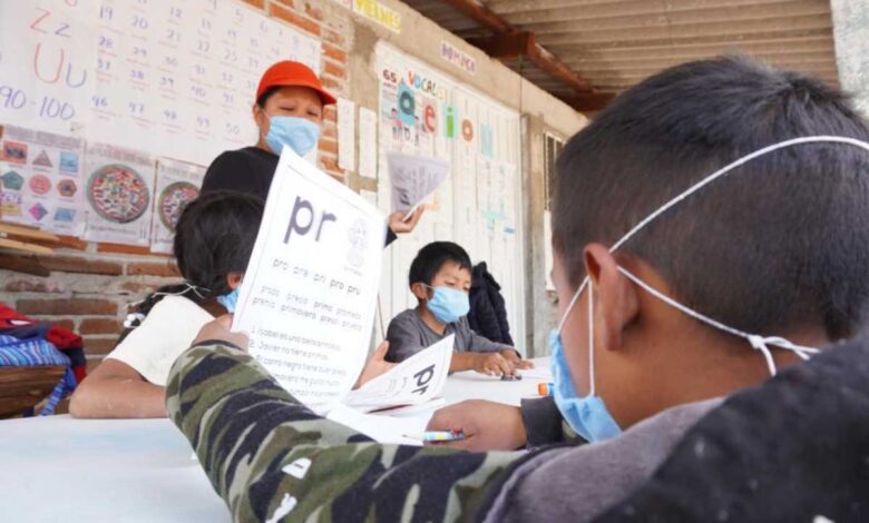 “No soy maestra, pero todos tenemos derecho a una educación”, dice Cielo, quien da clases a niños desplazados