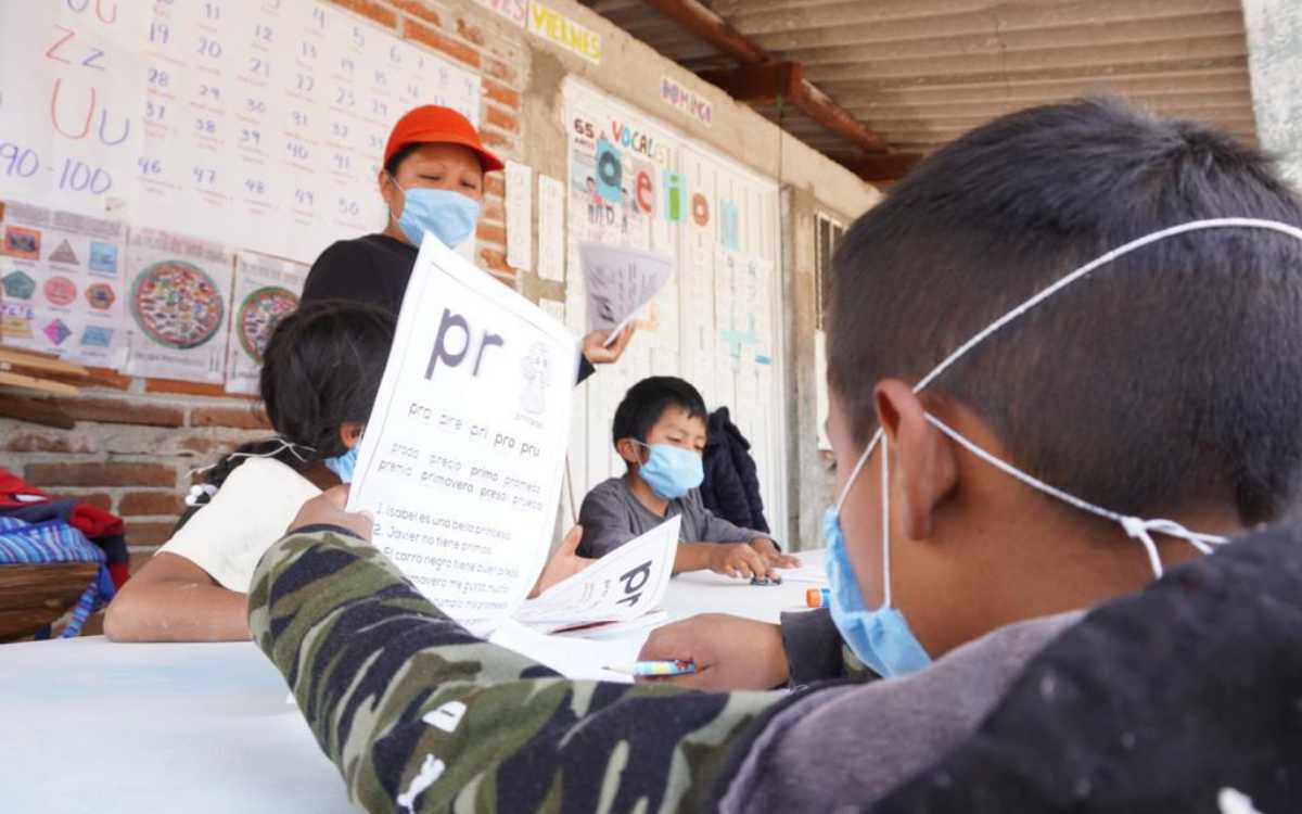 “No soy maestra, pero todos tenemos derecho a una educación”, dice Cielo, quien da clases a niños desplazados