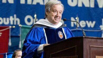 "No trabajen para los destructores del clima", pide Guterres a recién graduados