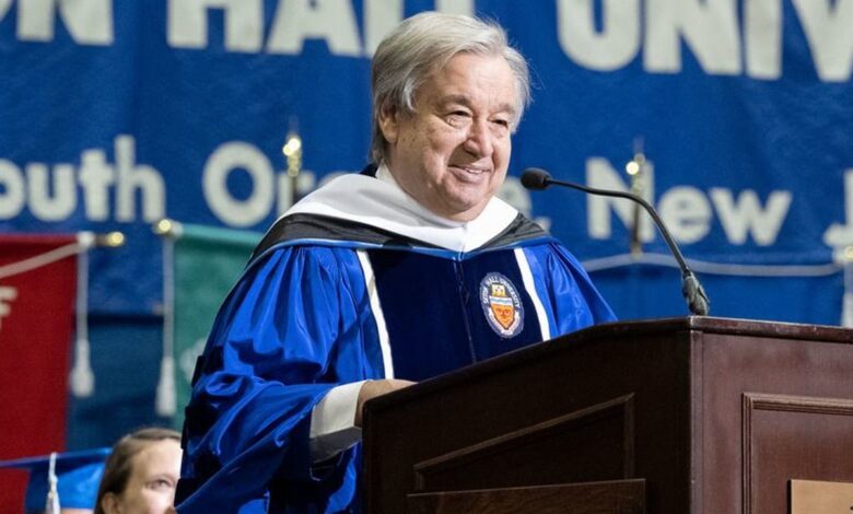 "No trabajen para los destructores del clima", pide Guterres a recién graduados