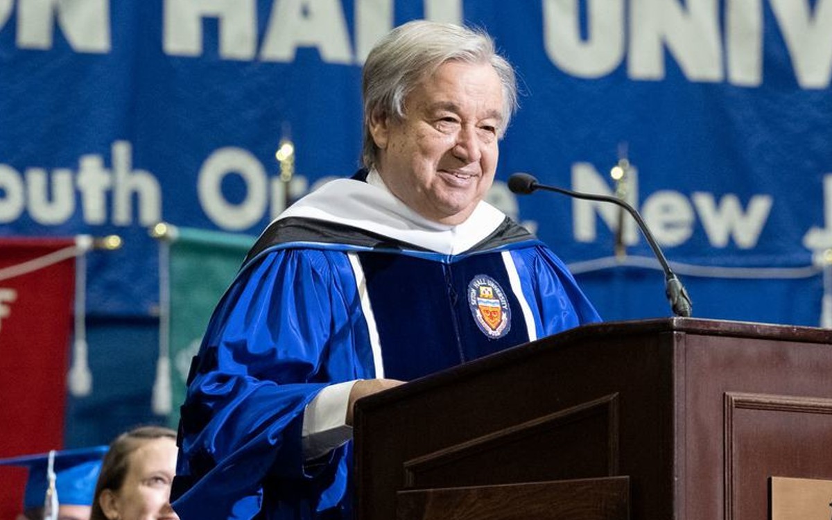 “No trabajen para los destructores del clima”, pide Guterres a recién graduados