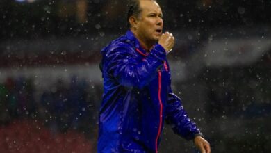 Oficializa Cruz Azul salida de Juan Reynoso como director técnico