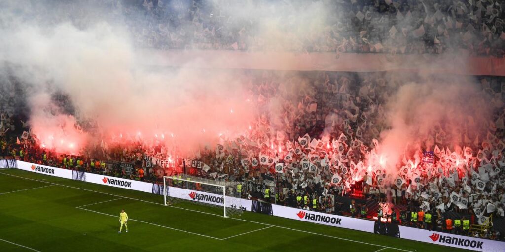 Otro lío de la afición del Eintracht al 'incendiar' el Pizjuán