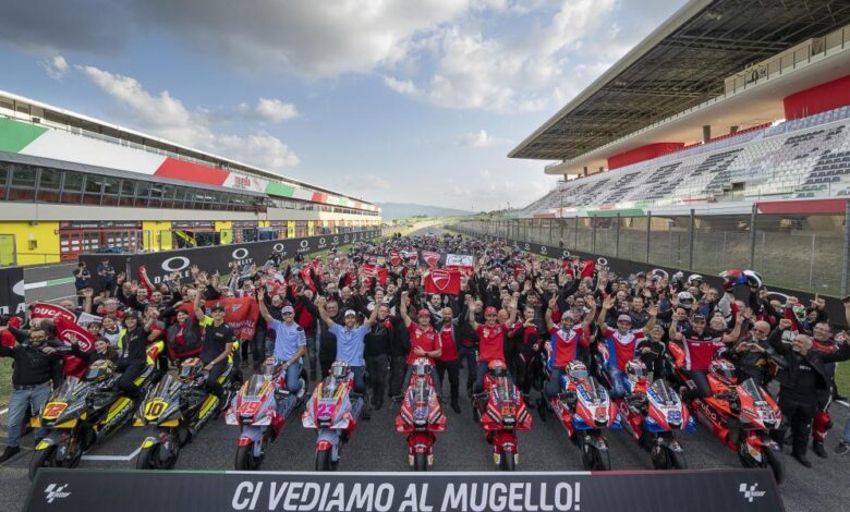 Paseo triunfal de Ducati antes del Gran Premio de Italia