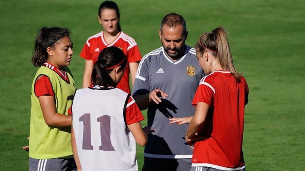 Pedro López convoca a 24 jugadoras para los entrenamientos de la Sub'20