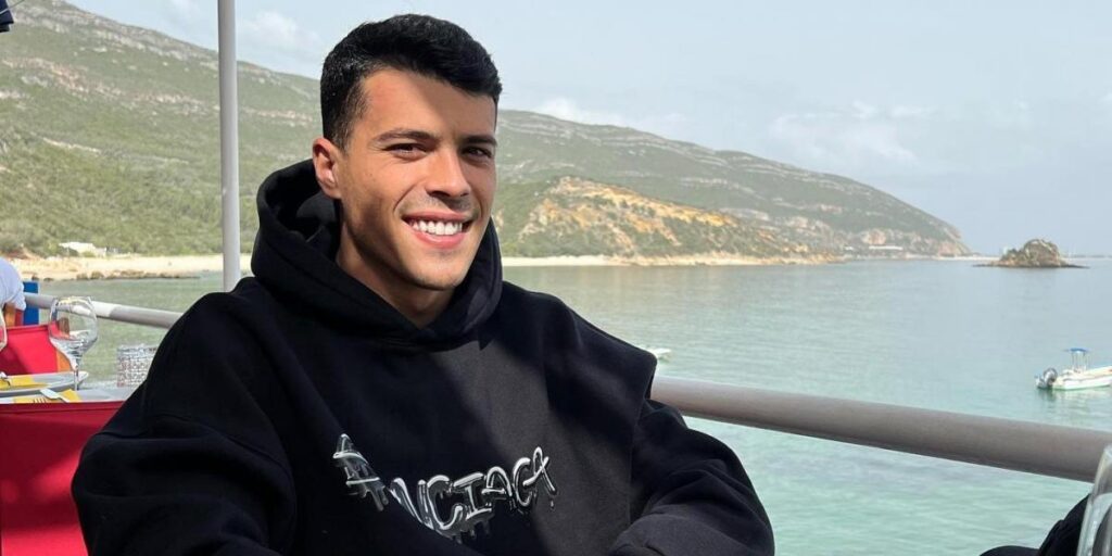 Pedro Porro suspende su cuenta de Twitter y se arrepiente minutos después