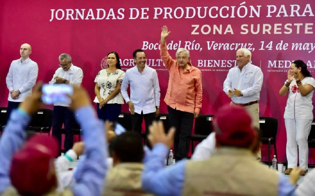 Pese a inflación, no subirán precios de alimentos, luz, gasolina y gas, afirma AMLO
