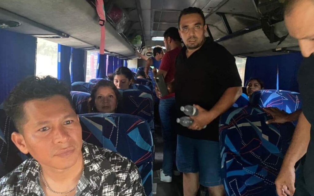 Pobladores reciben recursos y liberan a profesores del Conalep que tenían de rehenes | Oaxaca