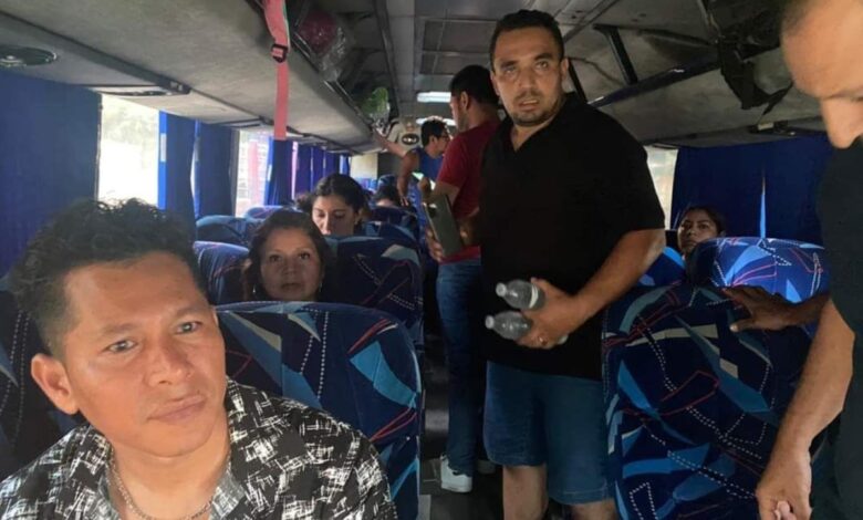 Pobladores reciben recursos y liberan a profesores del Conalep que tenían de rehenes | Oaxaca