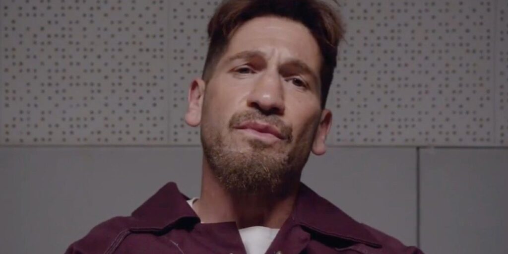 Por qué Jon Bernthal rompe la cuarta pared en We Own This City Episodio 2