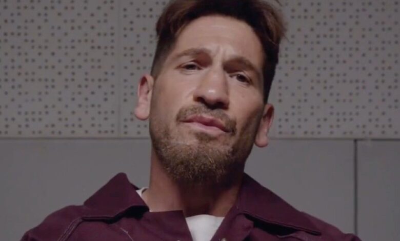 Por qué Jon Bernthal rompe la cuarta pared en We Own This City Episodio 2