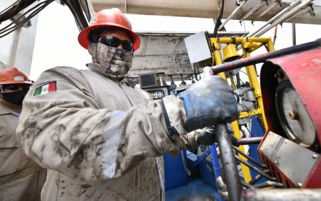 Prepara CNH multas a Pemex por "excesiva" quema de gas: Reuters