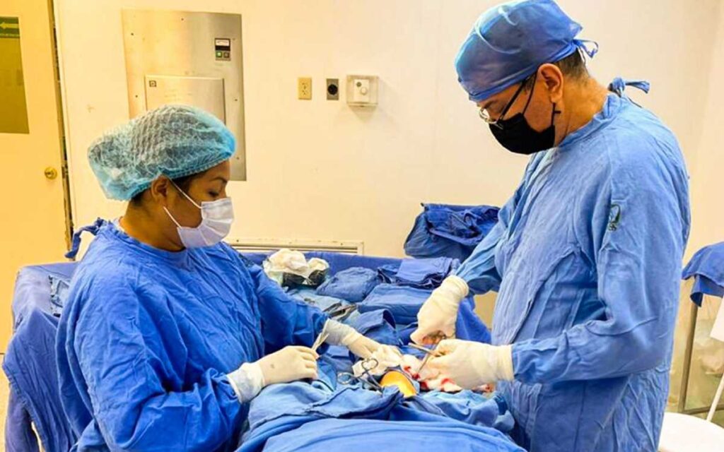 Protesta comunidad médica: 'No necesitamos importar médicos'