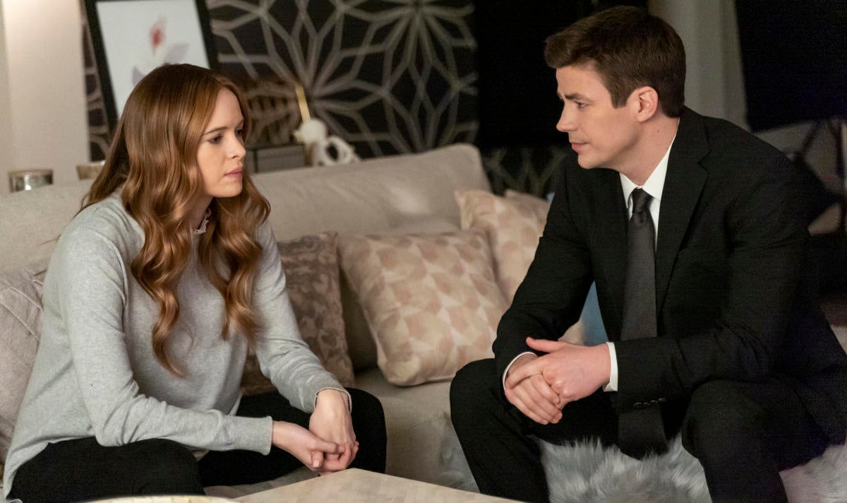 El equipo se prepara para despedirse de Frost en el clip exclusivo “Funeral For a Friend”