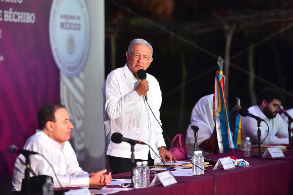 “Que se vayan al carajo”: AMLO a críticos de contratación de médicos cubanos