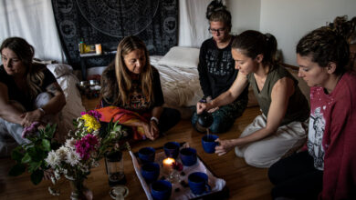 'Quiero reiniciar mi cerebro': las veteranas recurren a la terapia psicodélica