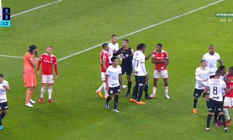 Rafael Ramos (Corinthians), detenido por una injuria racial a un rival