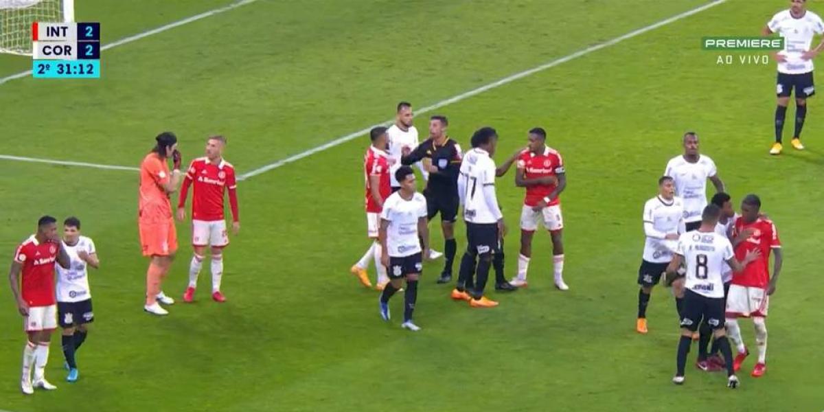 Rafael Ramos (Corinthians), detenido por una injuria racial a un rival