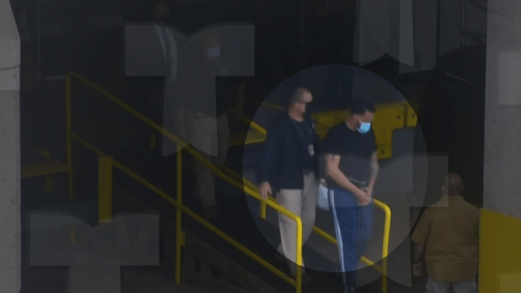 Raphy Pina se entrega a las autoridades federales