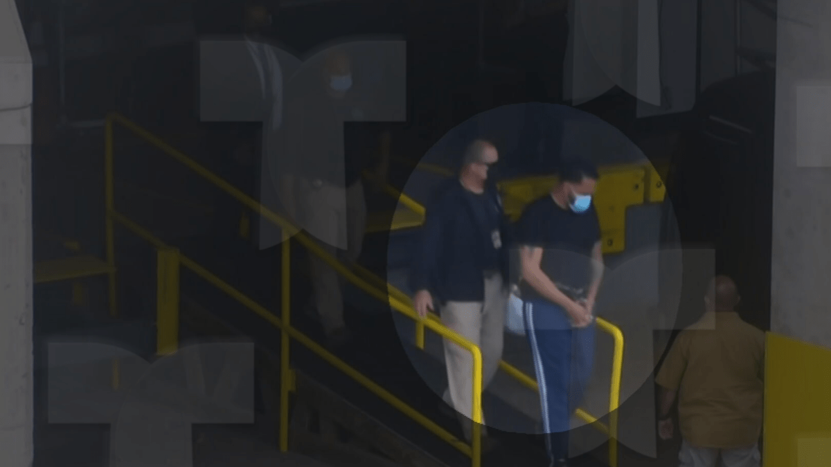 Raphy Pina se entrega a las autoridades federales