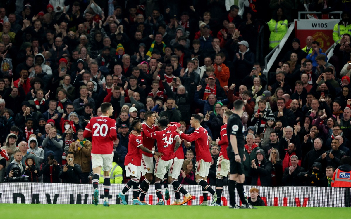 Recuerdan Red Devils cómo ganar en Old Trafford | Video