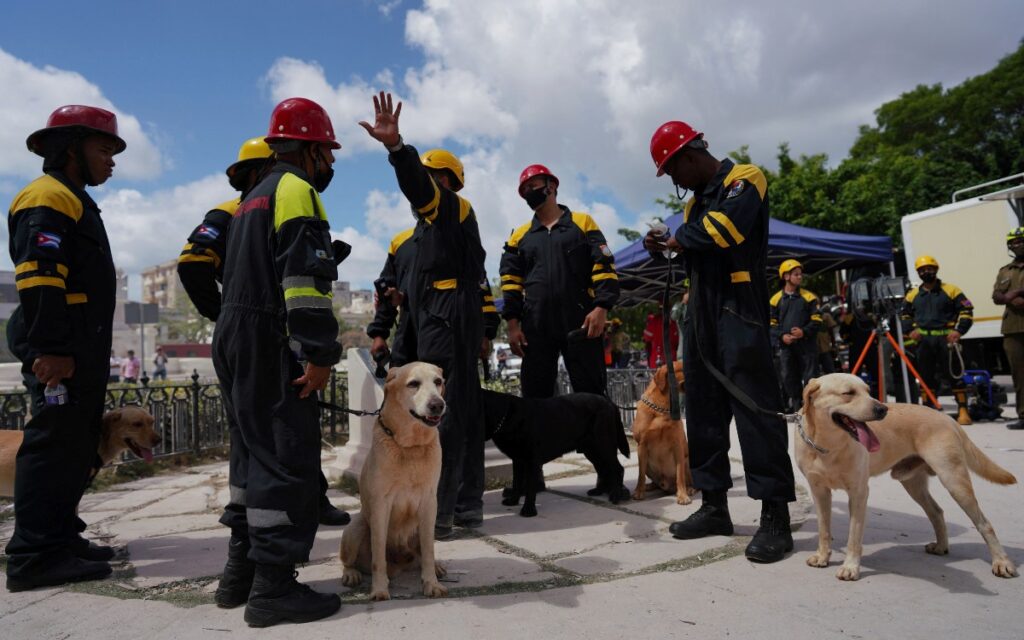 Rescatistas esperan encontrar sobrevivientes tras explosión en Hotel Saratoga