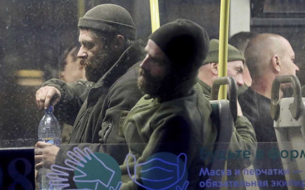 Rusia dice que 1,730 militares ucranianos se rindieron en la planta de Mariúpol; Cruz Roja pide acceso