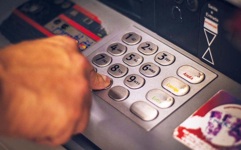 SAT puede acceder a información bancaria sin orden judicial: SCJN