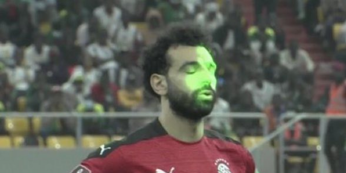 Sanción a Senegal por los lásers a Salah