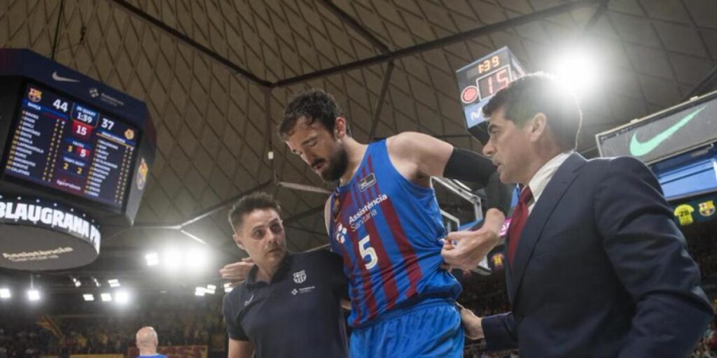 Sanli, trasladado al hospital tras recibir un golpe en la cara