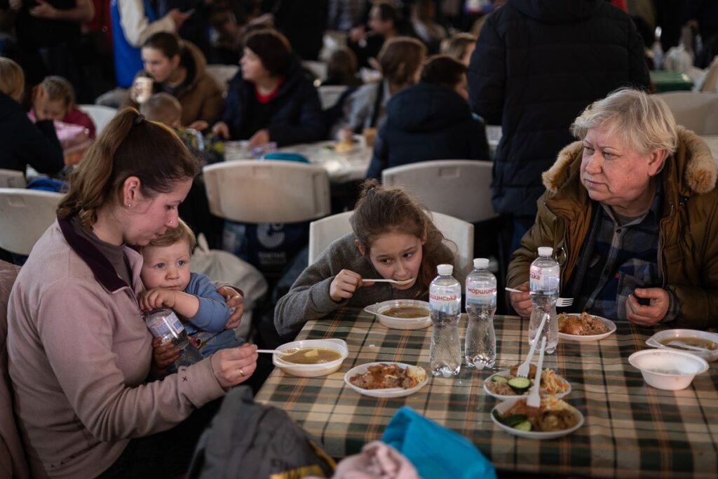 Sin comida, medicinas ni suministros: el relato del horror de los supervivientes de Azovstal