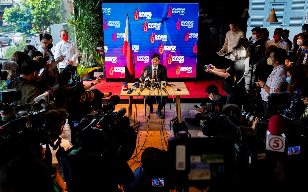 Solo tres periodistas presentes en la primera rueda de prensa del presidente de Filipinas