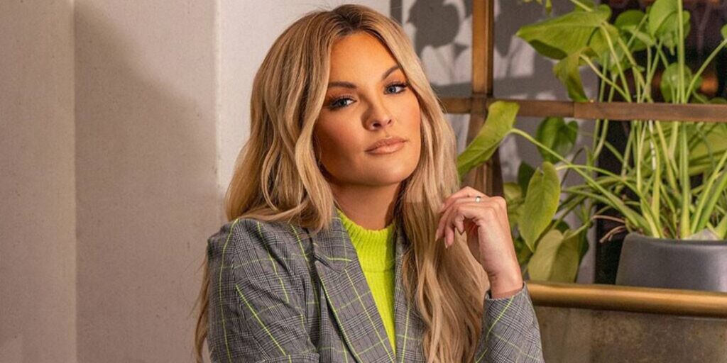 Soltero: Becca Tilley y la cantante Hayley Kiyoko oficialmente están saliendo