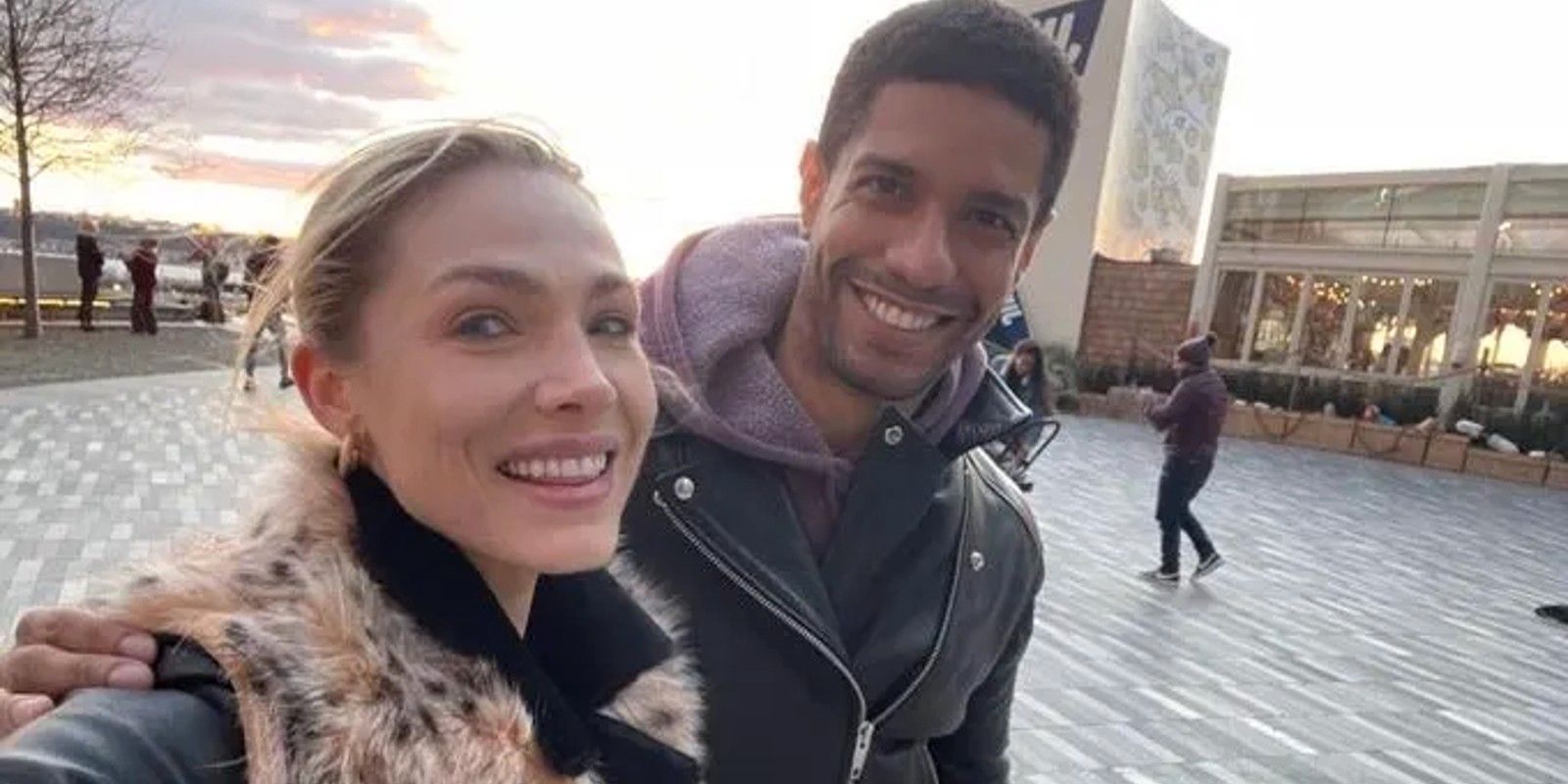 Soltero: Elizabeth Corrigan y Romeo Alexander supuestamente saliendo