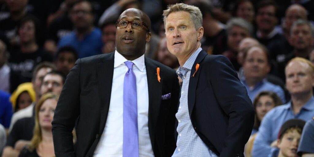 Steve Kerr, positivo por COVID-19, deja a Mike Brown a los mandos de los Warriors