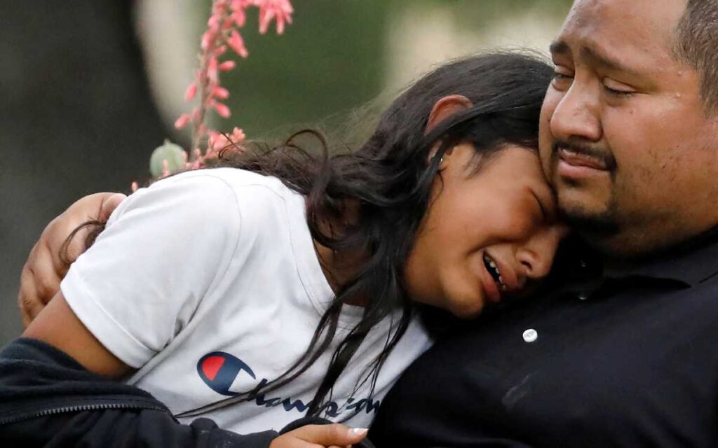 Sube número de víctimas en primaria de Texas: 18 niños y tres adultos asesinados