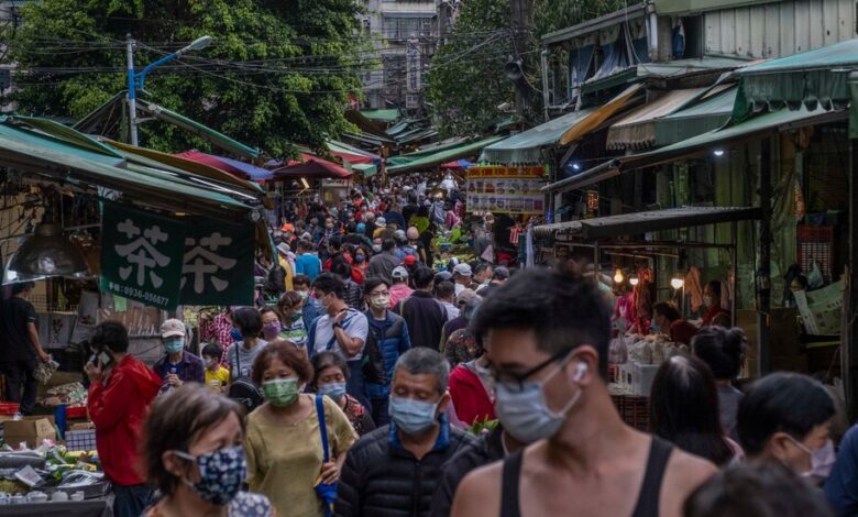 Taiwán pivota desde 'Covid cero' mientras Beijing se duplica