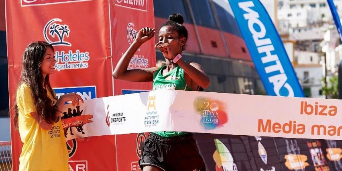 Takele Chernet pulveriza el récord de una histórica Ibiza Media Maratón