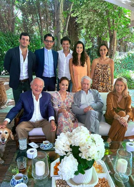 Tamara Falcó ha acudido junto a su pareja, Íñigo Onieva a la pedida de su primo, Álvaro Castillejo / Instagram @crisft24