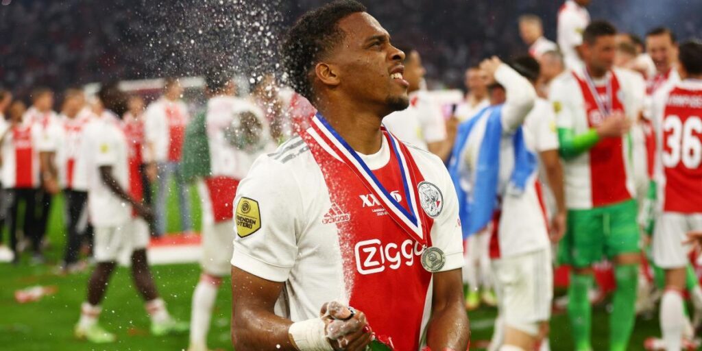 Ten Hag quiere llevarse al United a un central al que conoce bien