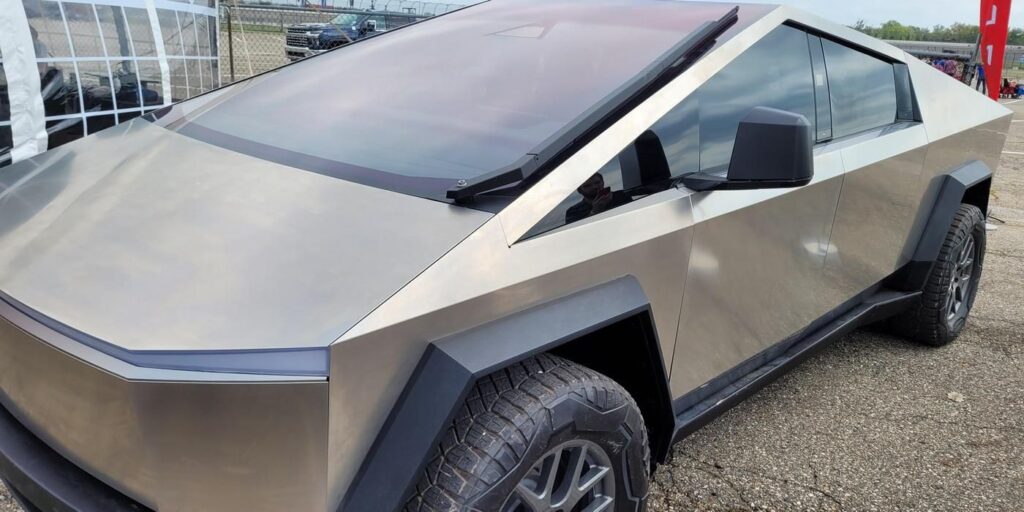 Tesla Cybertruck visto en la competencia de Fórmula SAE Michigan