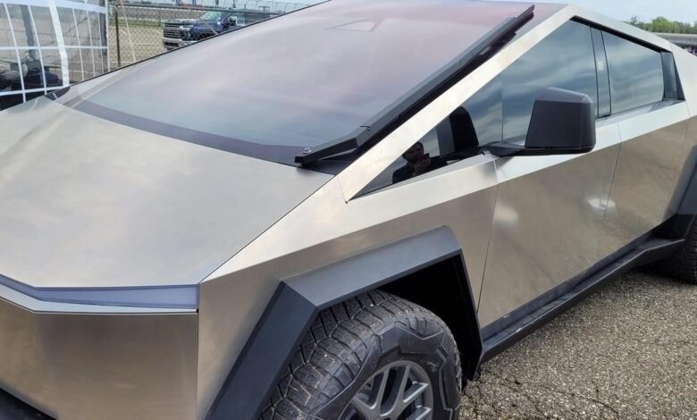 Tesla Cybertruck visto en la competencia de Fórmula SAE Michigan