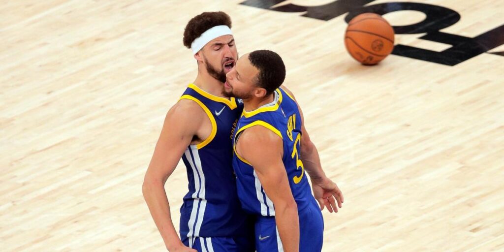 Thompson fastidia la canasta del año a Curry