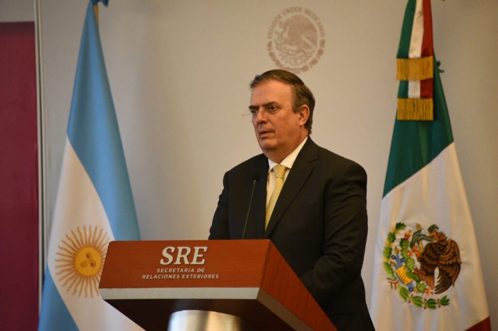 Tiroteo en Texas: Ebrard dice que demanda de México contra armerías sigue adelante