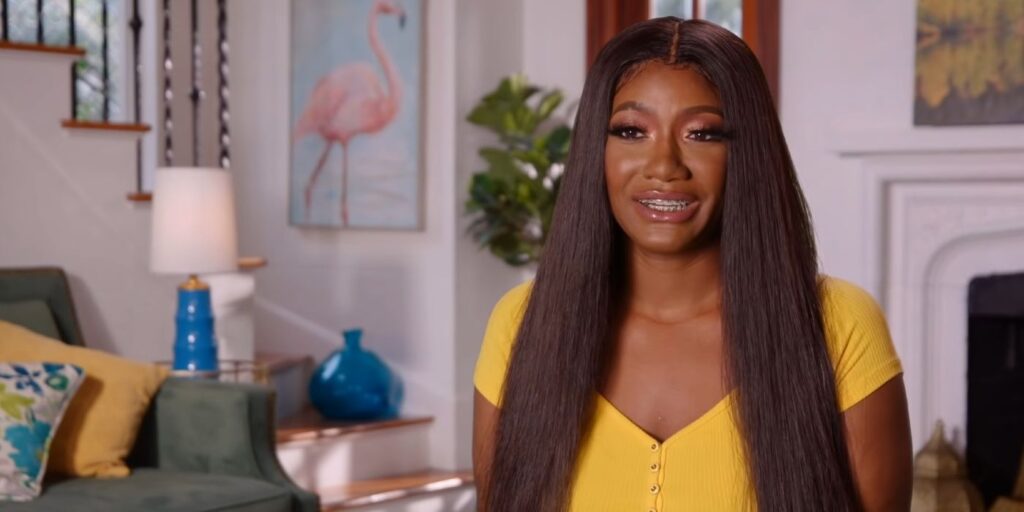 Todo en 90 días: Brittany Banks celebra haber completado el curso de bienes raíces