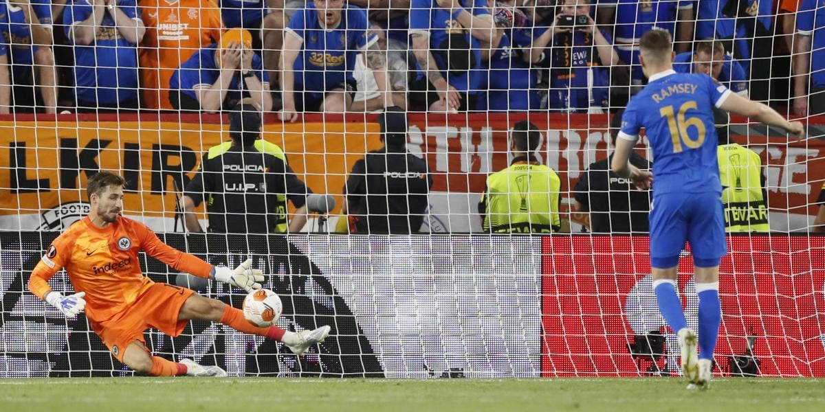 Trapp y su afición coronan al Eintracht en Sevilla