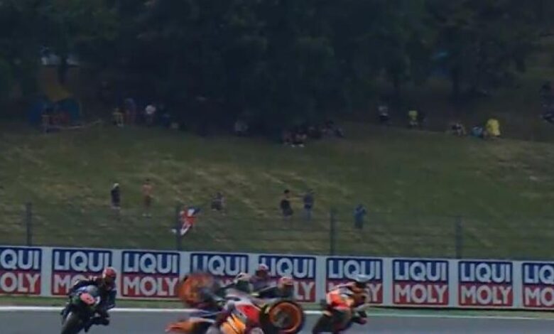 Tremendo accidente e incendio en la moto de Marc Márquez