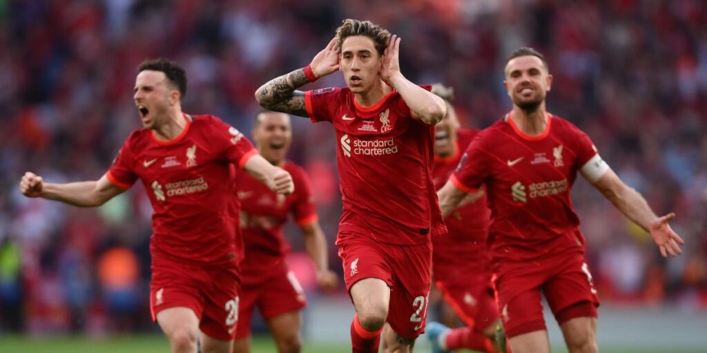 Tsimikas escogió lanzar el penalti número siete