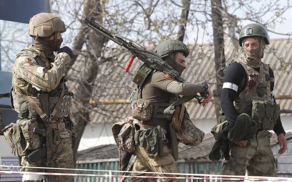 Ucrania acusa a Rusia de sacar a la fuerza a residentes de la ciudad de Kupiansk y de asesinar a civiles